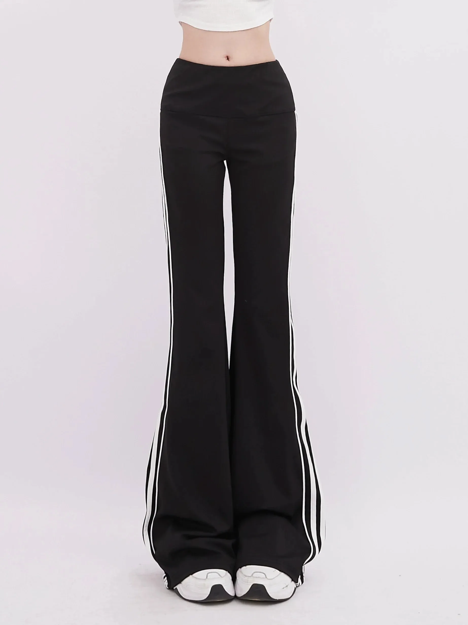 Side Slim Stripe Flared Pants Mode